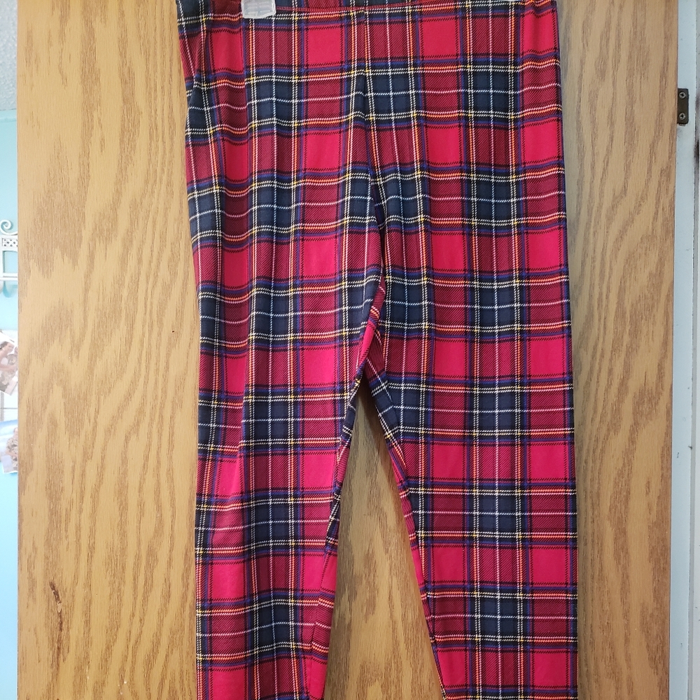 Cute and comfy plaid pj/lounging pants. Worn once.